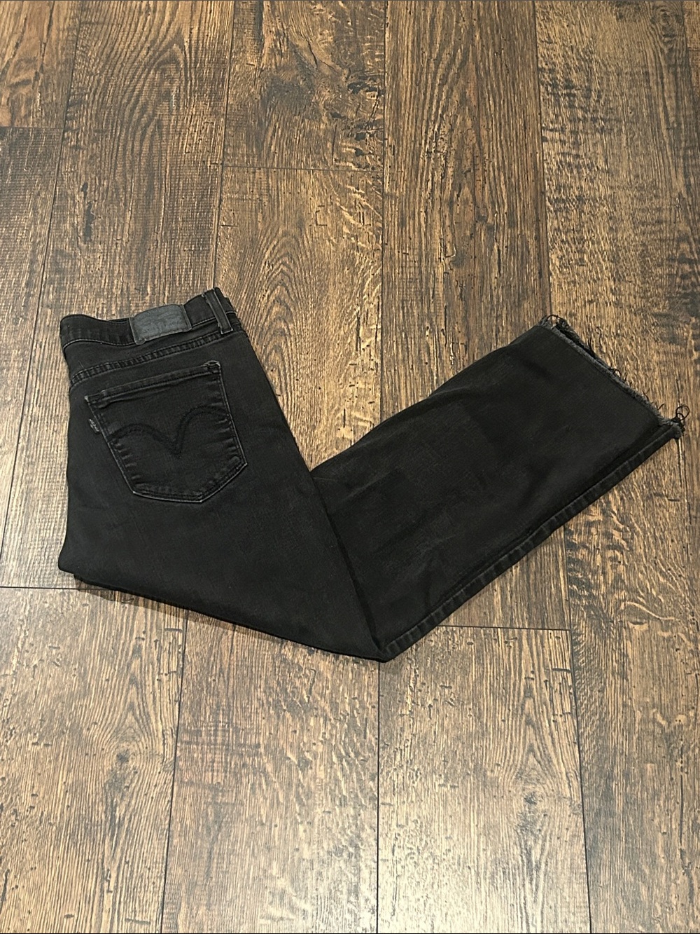 Women Levi’s Black Classic Straight Jeans